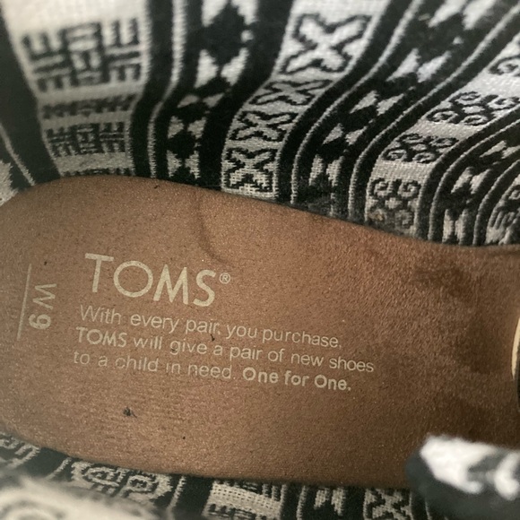 Ladies Tom’s Black suede booties size W9 - Picture 3 of 3